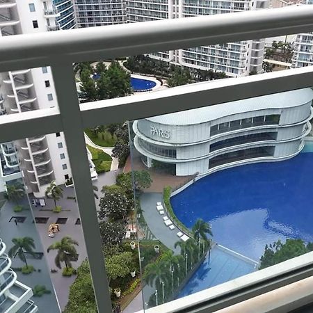 Azure South - Wave Pool - Heart Of The City Paranaque City Luaran gambar